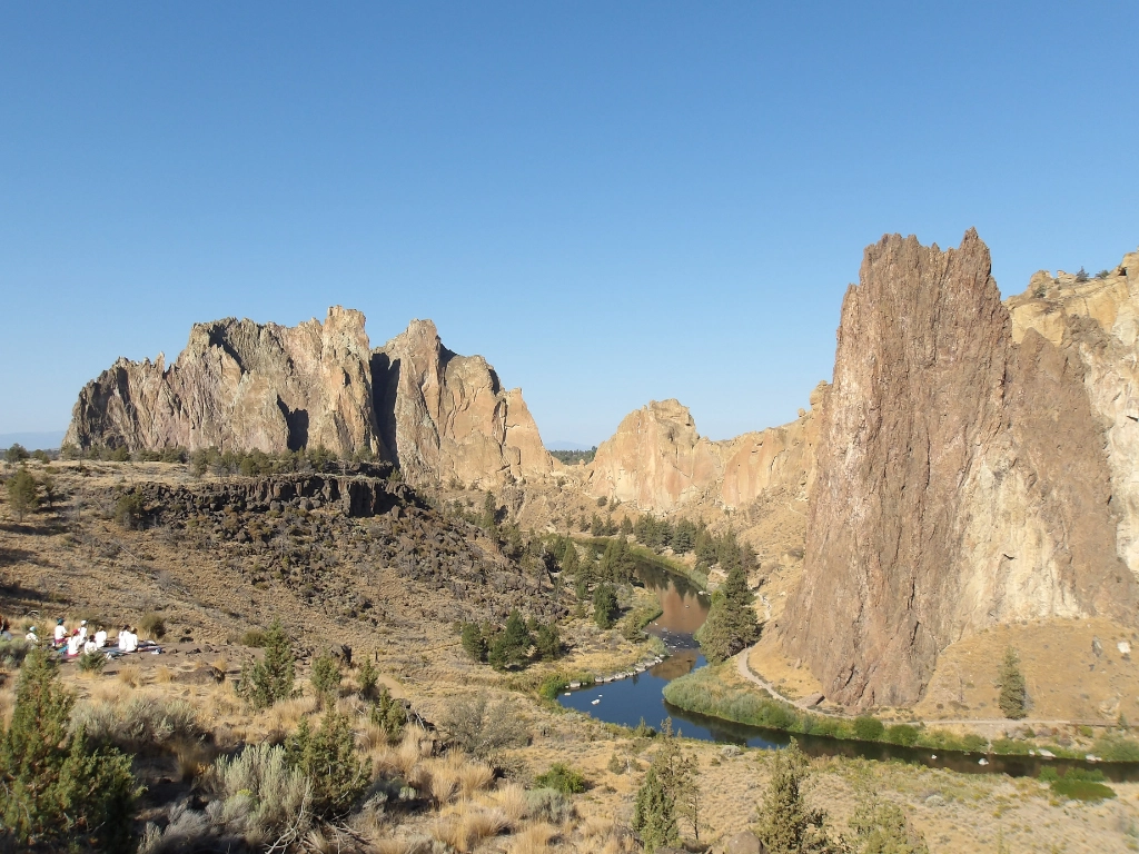 Smith Rock State Park panorama — the volcanic rock formations rise above the turquoise Crooked River below